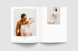 Doppelseite mit Aktfotos von Opera Magazin