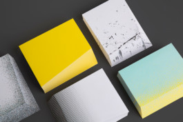 Objektfotografie von bunten Design Papier Blöcken