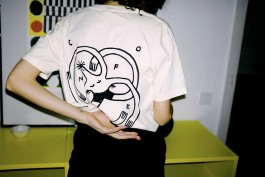 Fotografie von illustratives Shirtdesign confused